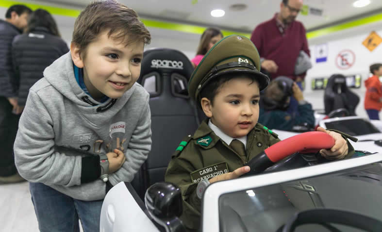 Todo muy entretenido para los niños, no es mucha la espera para entrar a una actividad. Ideal para ir con niños de 4 años en adelante.