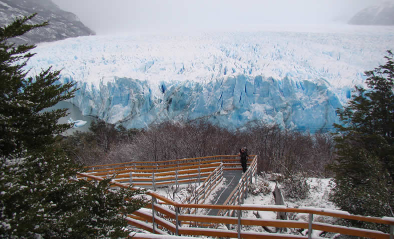El Glaciar Perito Moreno. No hay momento del año en el que no luzca majestuoso y fascinante. Ideal para visitarlo todo el año.