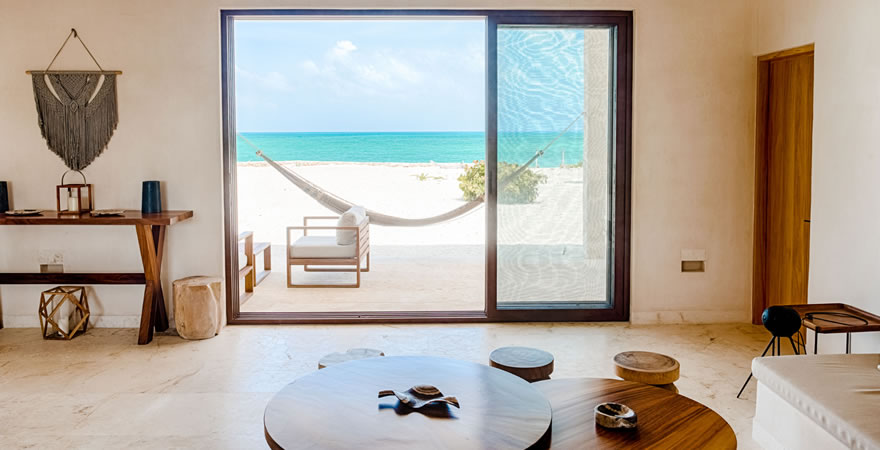 Vista de Playa Blanca desde el interior de Blanca Beach House.