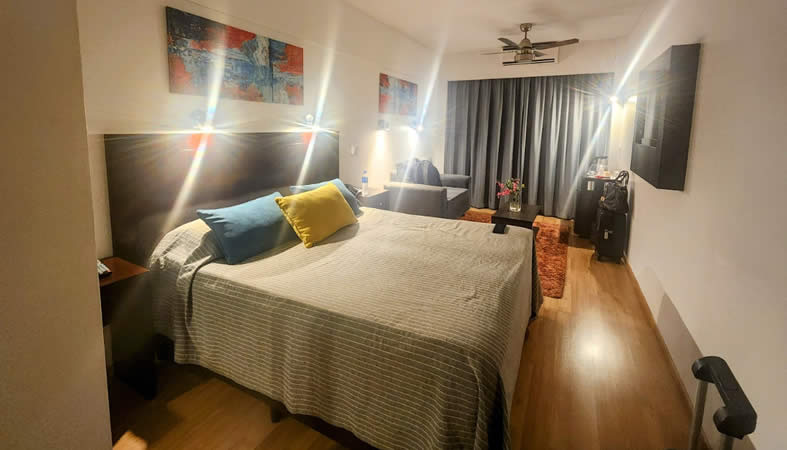 Habitaciones con recepción 24 horas, servicio de cambio de divisa y cocina compartida